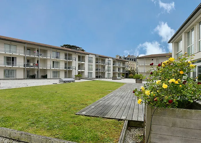 Appart hôtel Vacancéole - Le Domaine Du Château - La Rochelle / île De Ré 3*