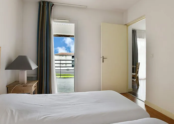 Appart hôtel Vacancéole - Le Domaine Du Château - La Rochelle / île De Ré