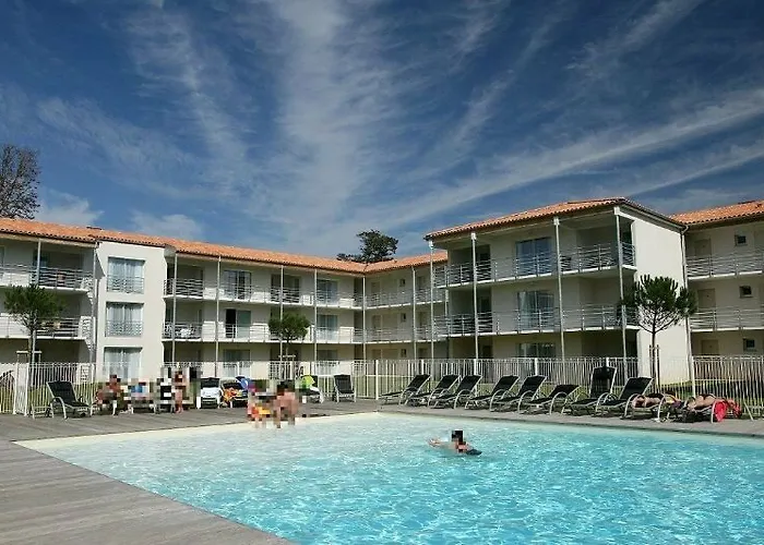 Appart hôtel Vacancéole - Le Domaine Du Château - La Rochelle / île De Ré 3*